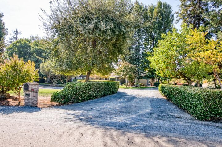 Property Photo: 6793 E Cambridge Avenue CA 93727