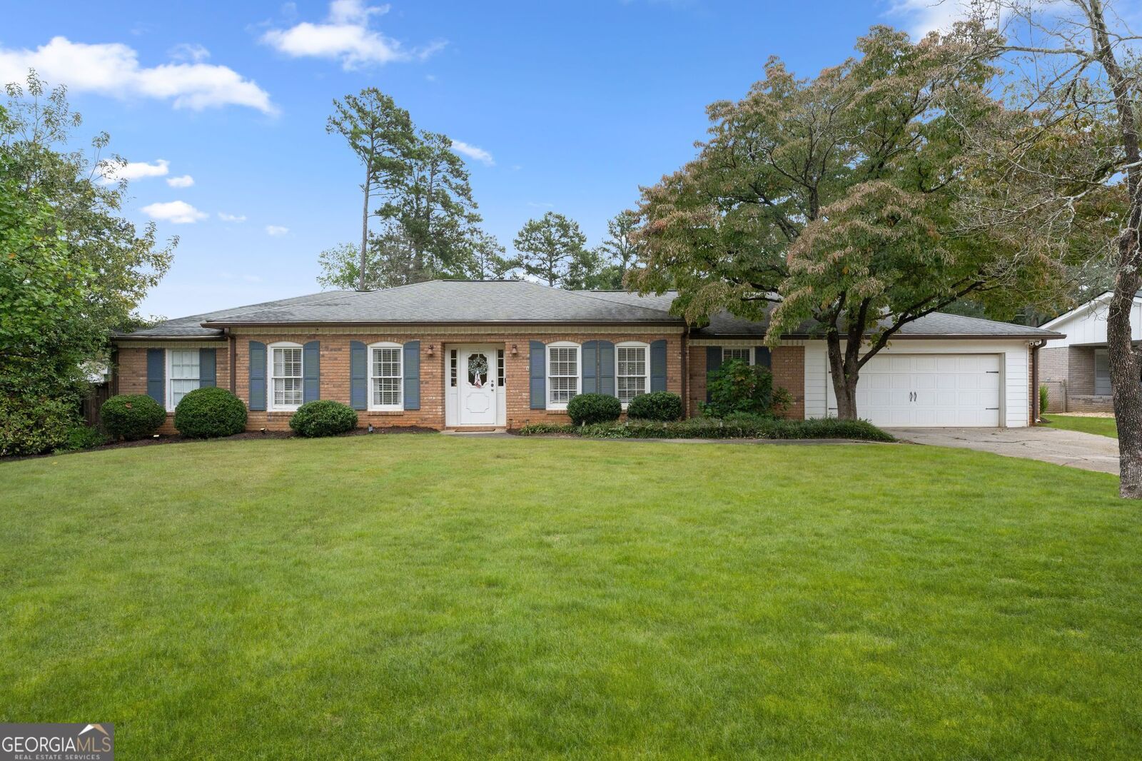 Property Photo: 1095 Tuxedo Drive GA 30075