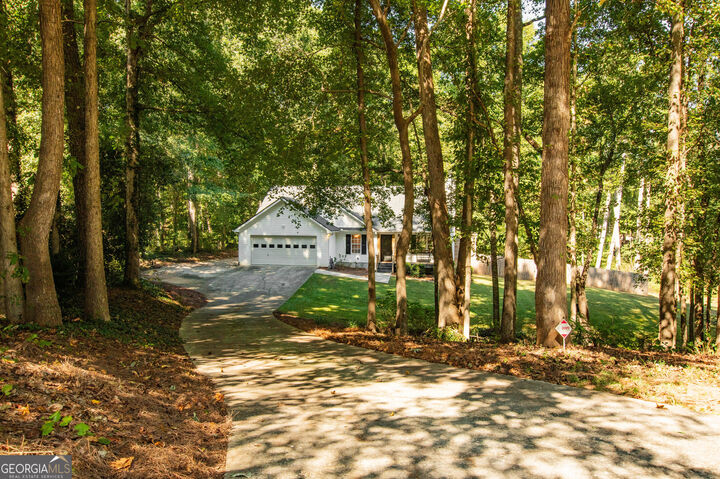 Property Photo: 5727 Kings Court GA 30620