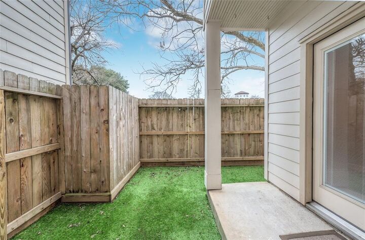 Property Photo:  1614 Parker Street  TX 77007 