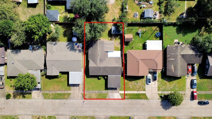 Property Photo:  5846 Hirondel Street  TX 77033 