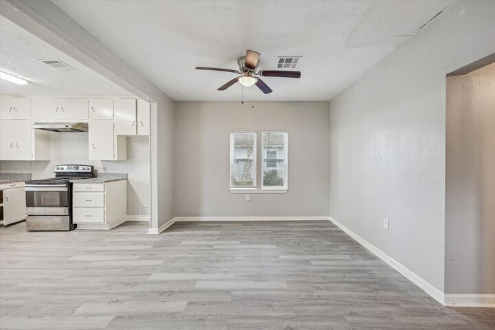 Property Photo:  710 E Magnolia Street  TX 77515 