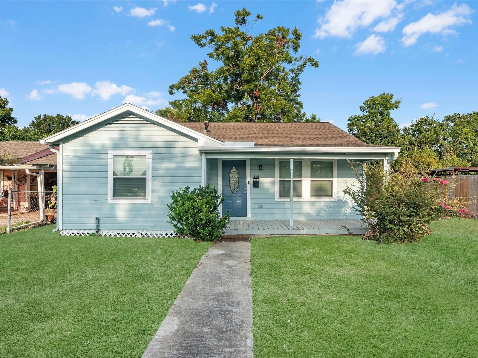 Property Photo: 114 Weldon Street TX 77587