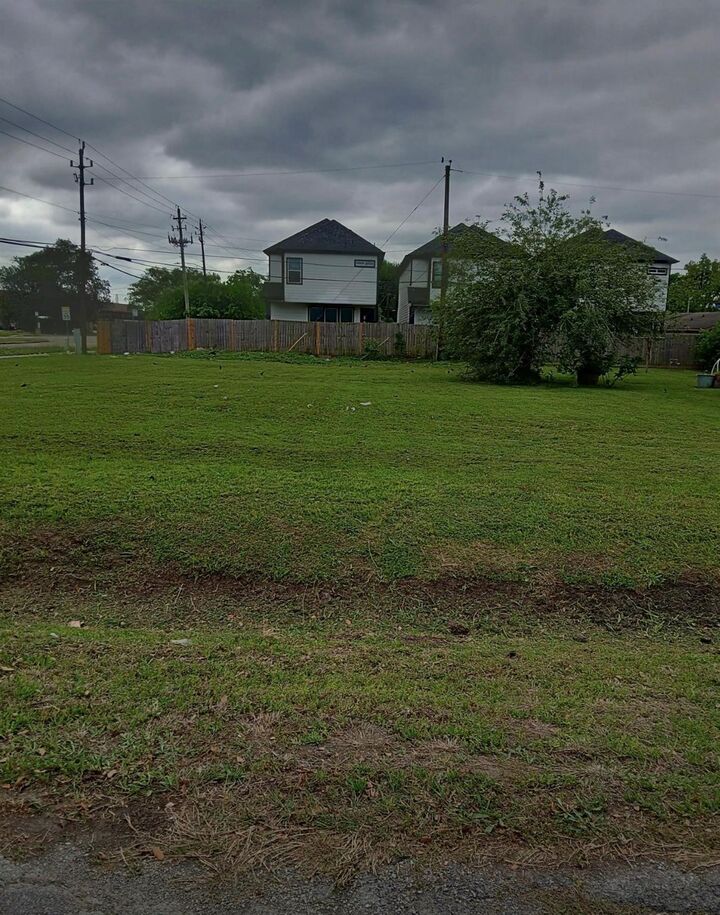 Property Photo:  3702 Tangerine Avenue  TX 77051 