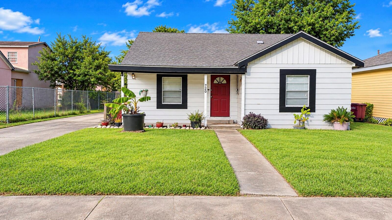 Property Photo:  720 N Avenue B  TX 77541 