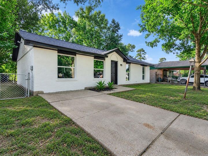 Property Photo: 9814 Trumpet St Street TX 77078