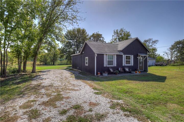 Property Photo: 907 12th Street KS 66713