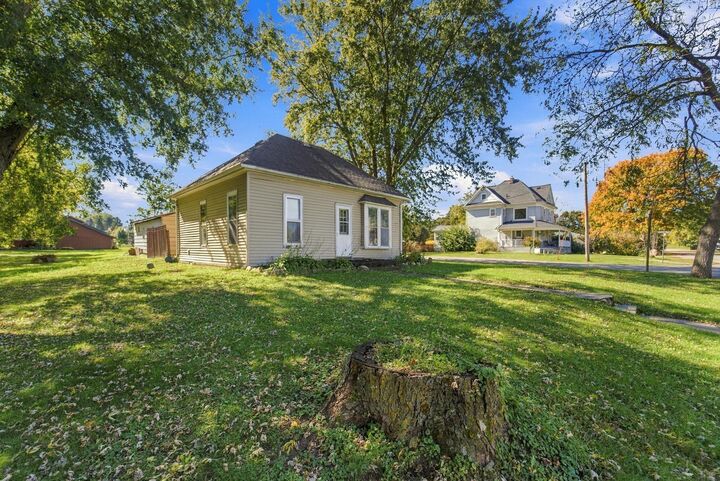 Property Photo: 424 E Jackson Street IA 50670