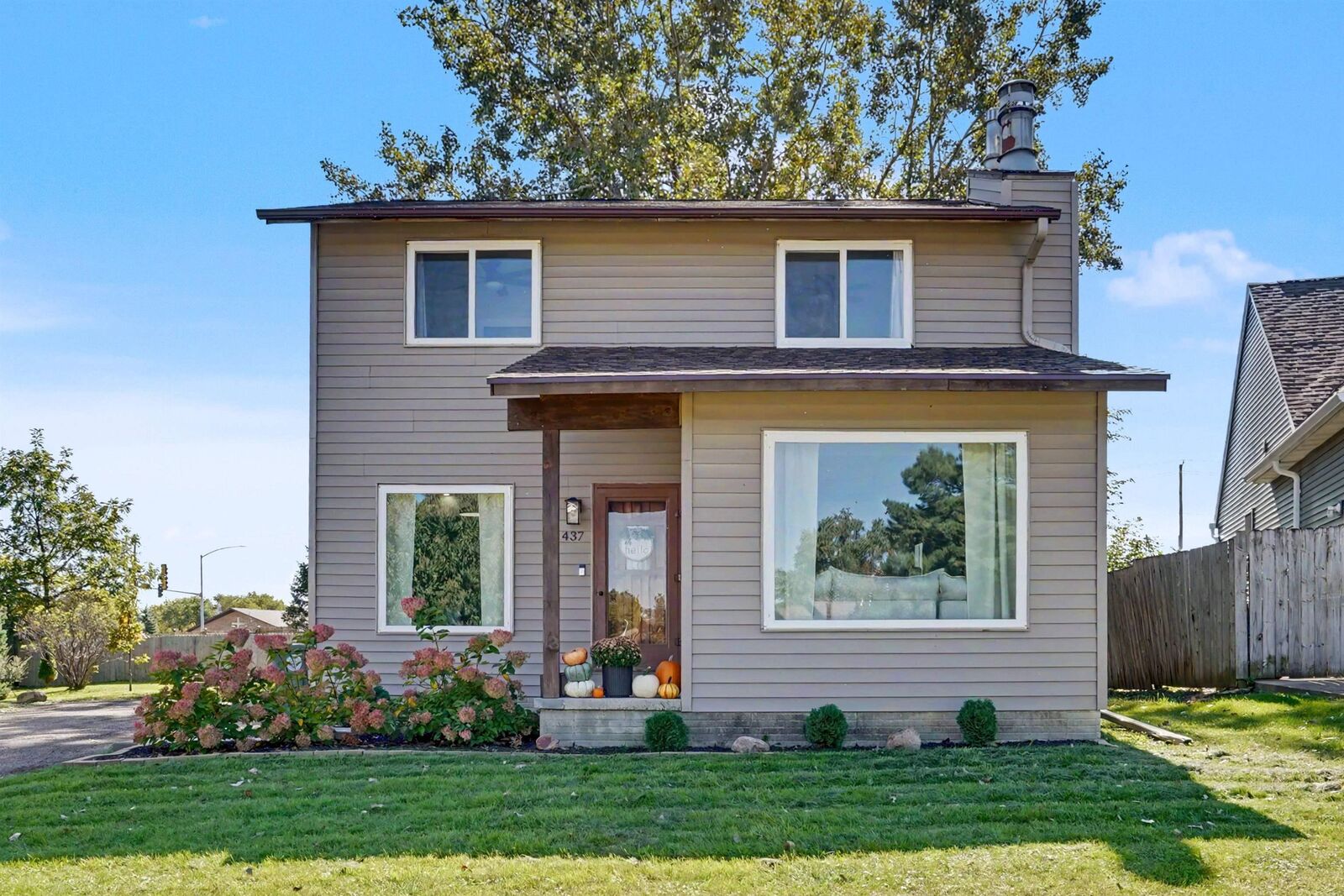 Property Photo: 437 Norris Court IA 50701
