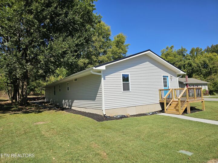 Property Photo: 321 N Dunlap Ave TN 37854