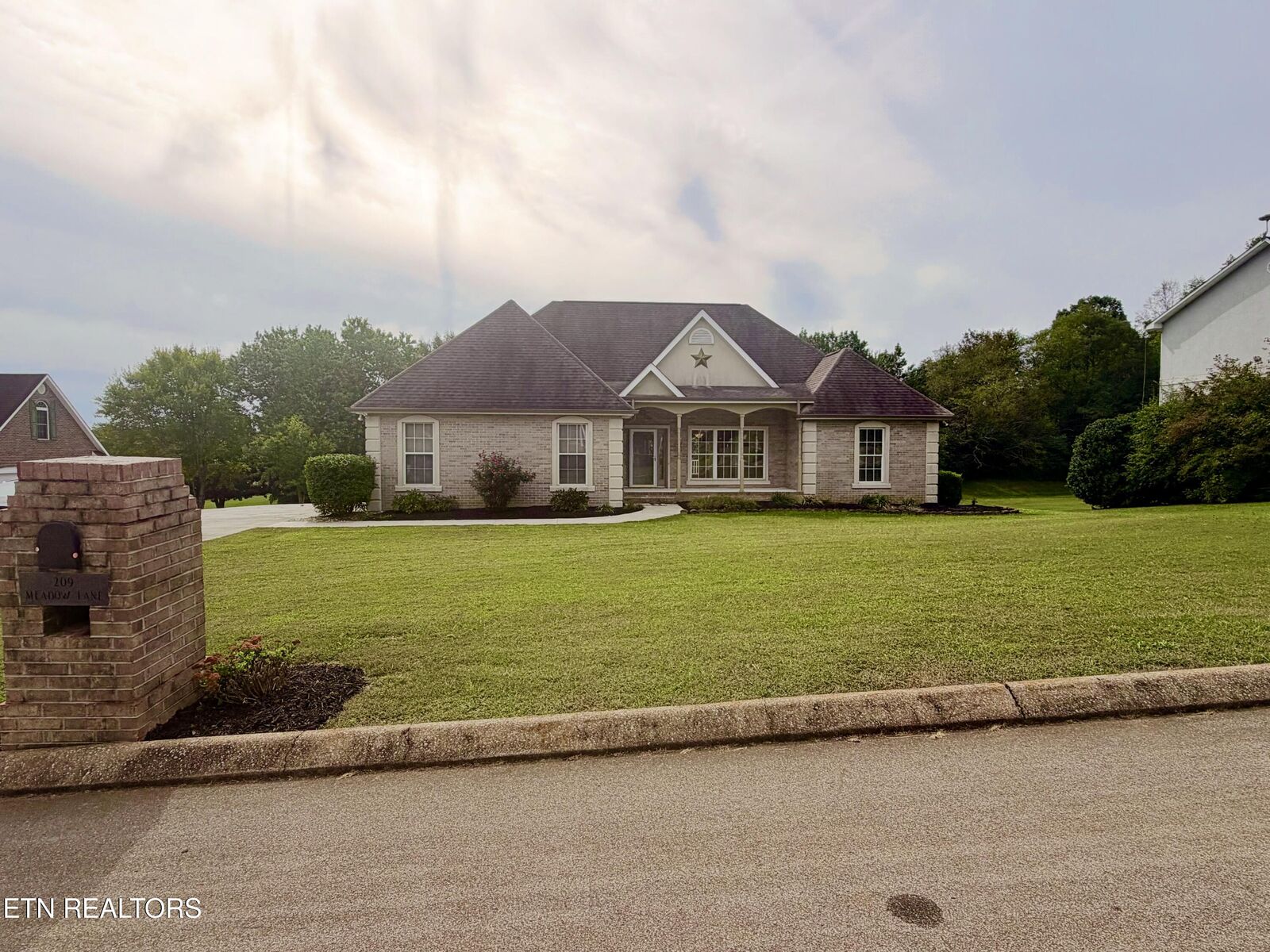 Property Photo: 209 Meadow Lane TN 37354