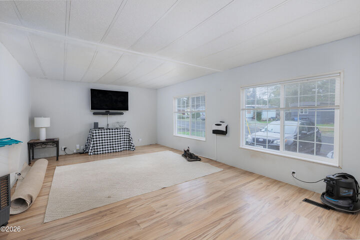 Property Photo: 2025 SE Merten Drive #13 OR 97394
