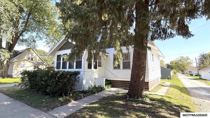 Property Photo:  1441 N Jefferson Ave  IA 50401 