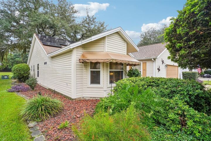 Property Photo: 460 Loma Paseo Drive FL 32159