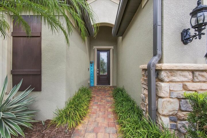 Property Photo:  17218 Seaford Way  FL 34202 