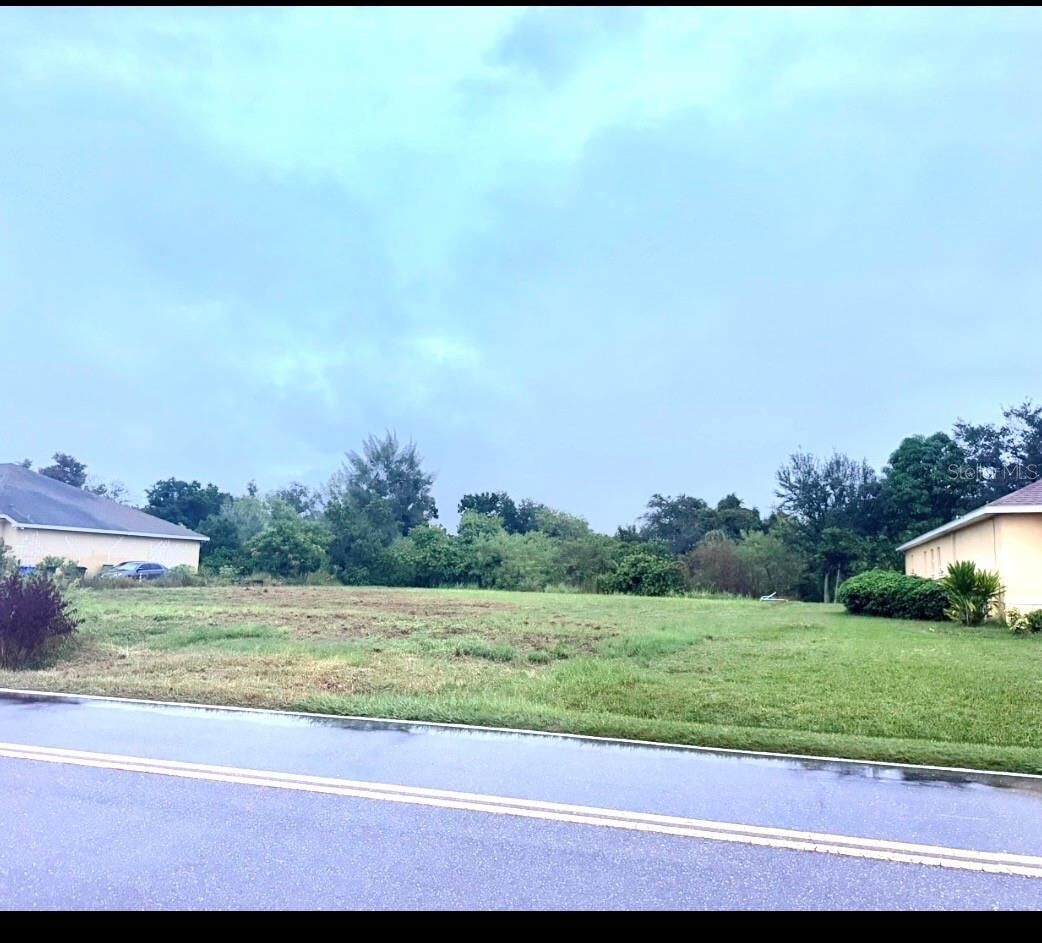 Property Photo: 1102 6th Street SE FL 33570