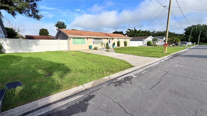 Property Photo:  7518 Blossom Avenue  FL 33614 