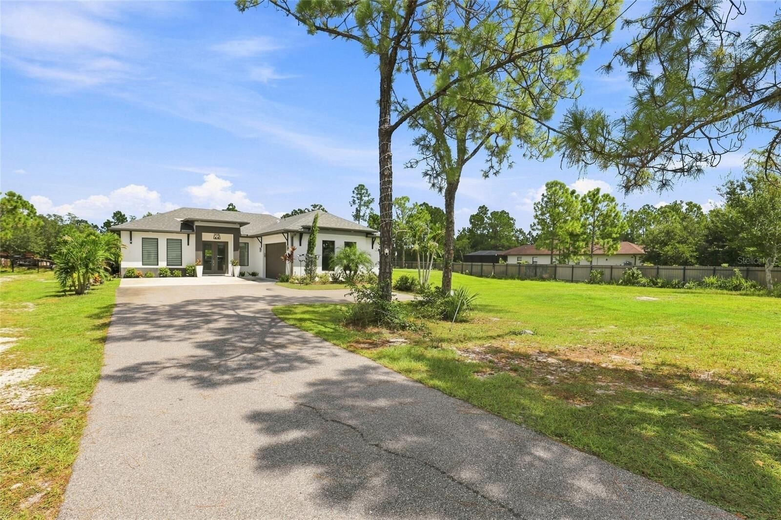 Property Photo: 2885 41st Avenue NE FL 34120