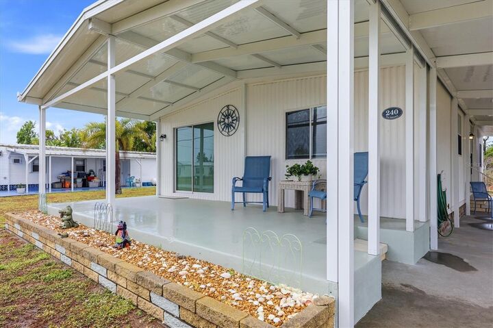 Property Photo: 240 Via De Luna FL 34224