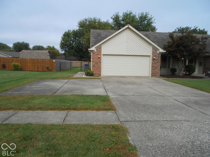 Property Photo: 552 Echo Bend Boulevard IN 46142
