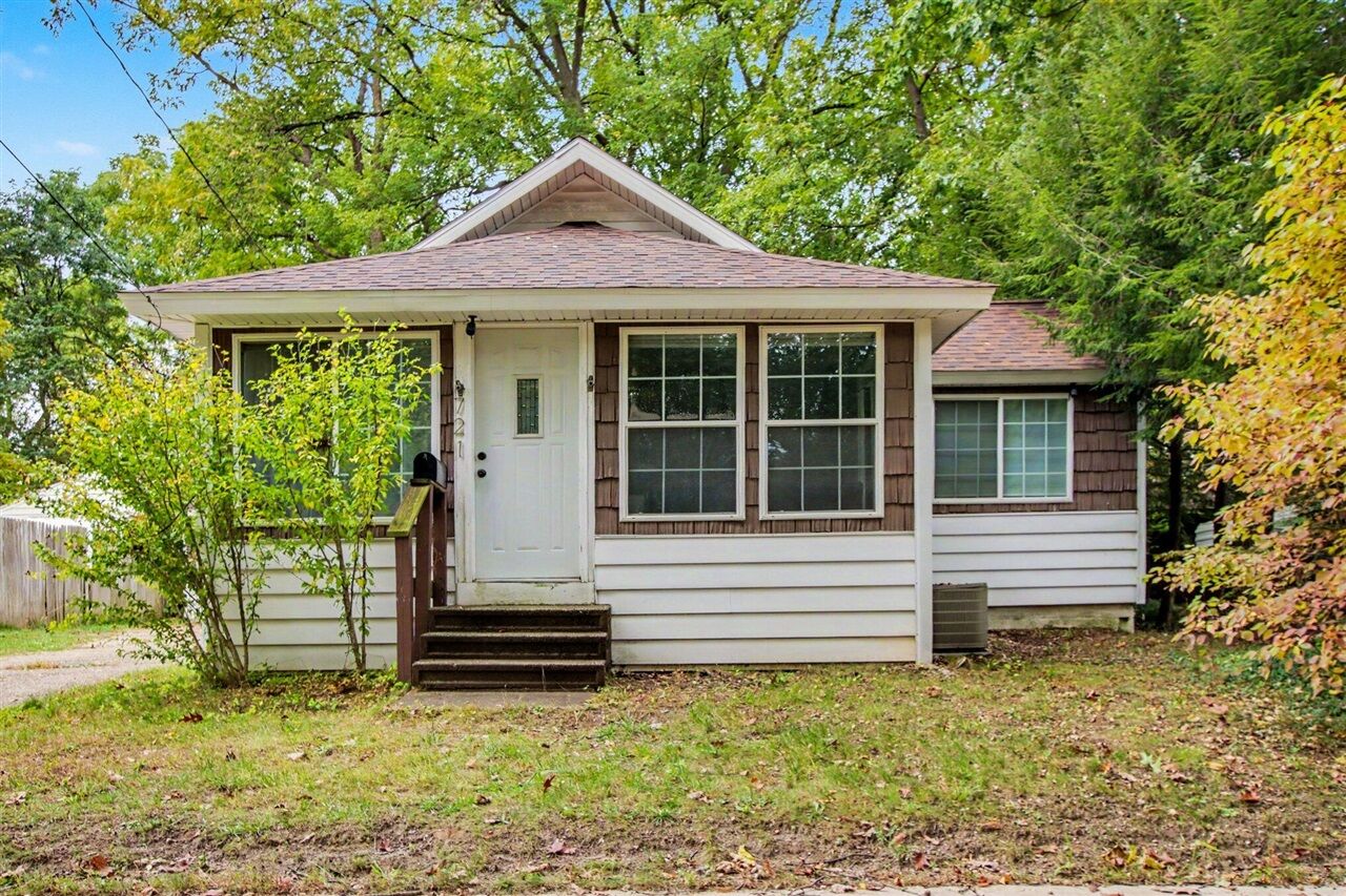 Property Photo: 721 N Dartmouth Street MI 49006-3021