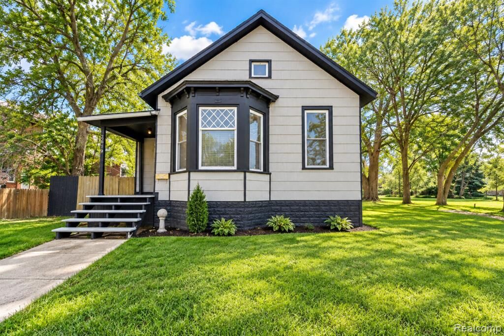 Property Photo:  2619 Wabash Street  MI 48216 1159 