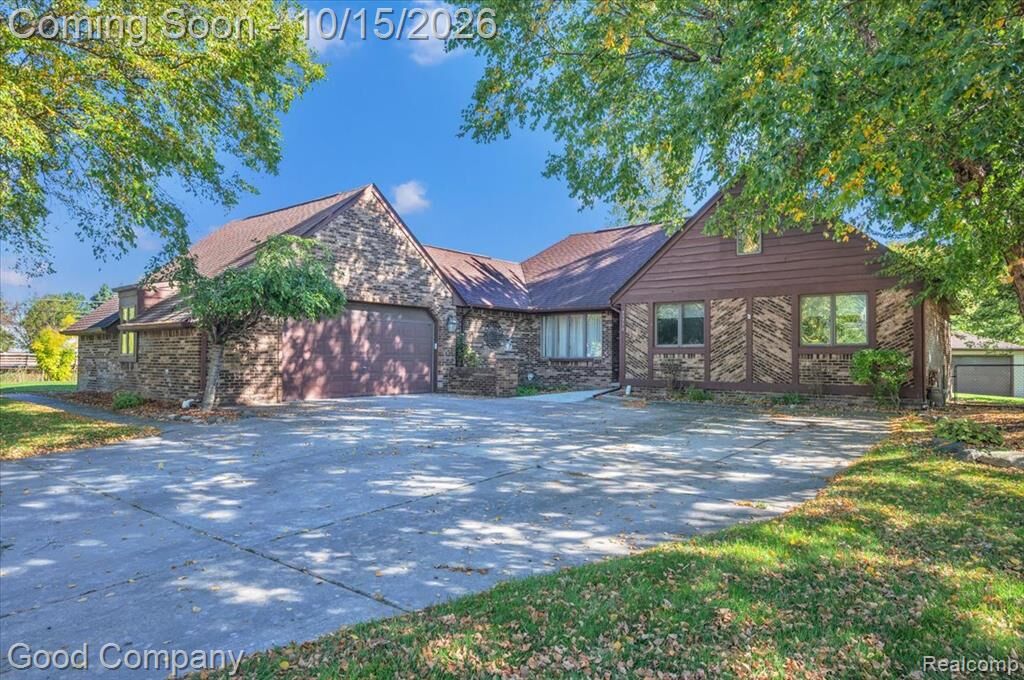 Property Photo:  35770 Campistrano Drive  MI 48035 2216 