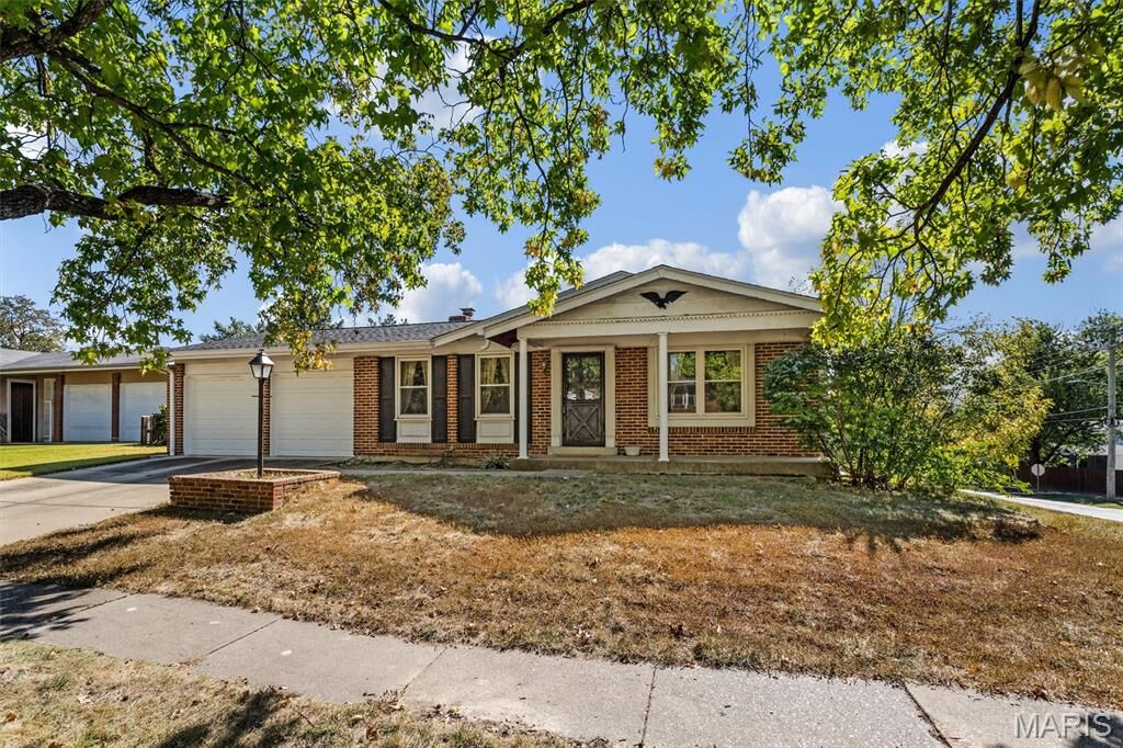 Property Photo:  900 Queensbridge Road  MO 63021 