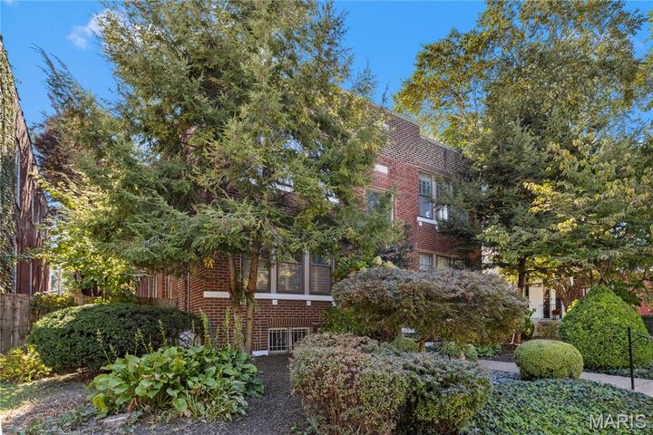 Property Photo: 4416 Laclede Avenue 3 MO 63108