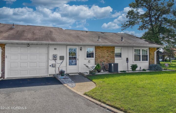 Property Photo:  7A Yorkshire Court  NJ 08759 