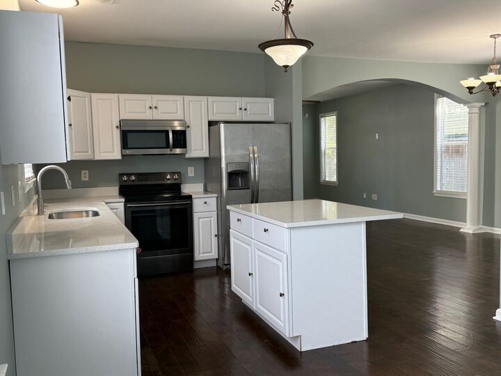 Property Photo: 1173 E Island Pl TN 38103