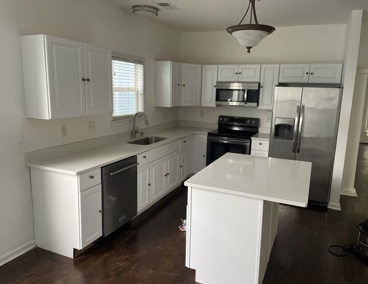 Property Photo: 1173 E Island Pl TN 38103