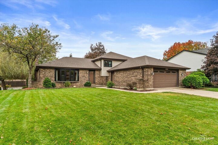 Property Photo: 2213 Hamilton Lane IL 60561