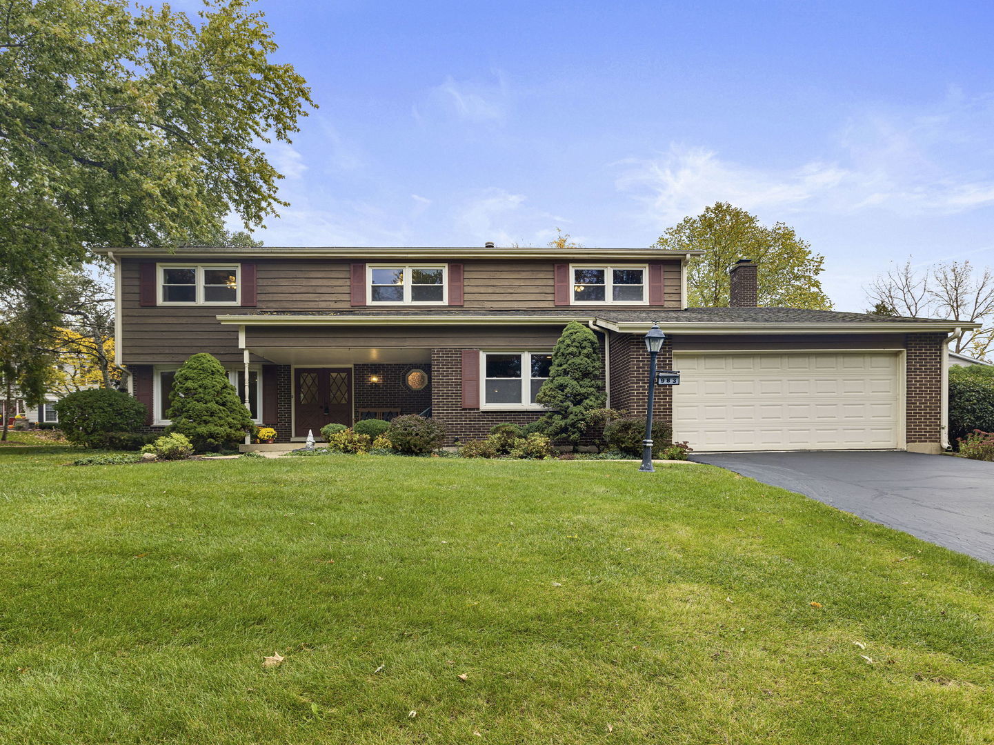 Property Photo: 983 Bosworthfield Road IL 60010