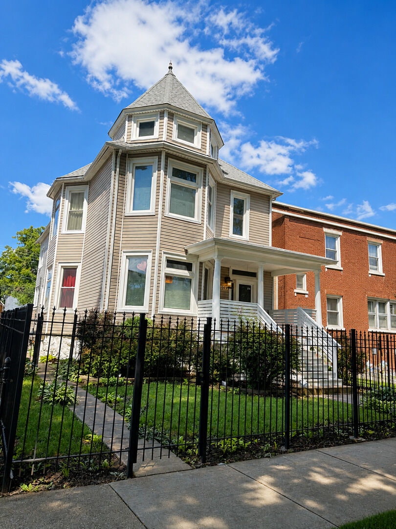 Property Photo: 646 N Lorel Avenue IL 60644