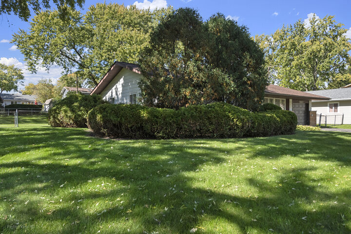 Property Photo: 1680 Pierce Road IL 60169
