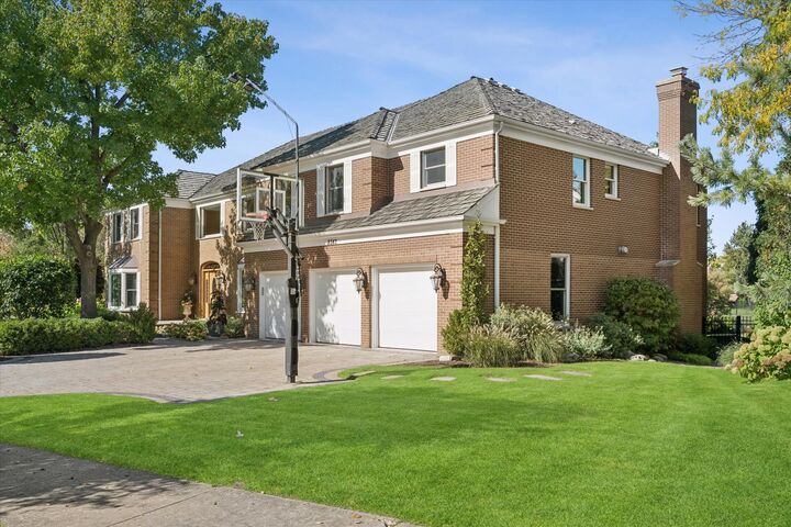 Property Photo:  2342 Mohawk Lane  IL 60026 