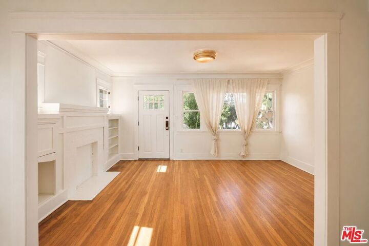 Property Photo:  2733 W Avenue 30  CA 90065 