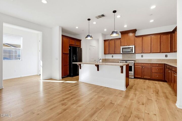 Property Photo:  17326 Parque Vanowen Way  CA 91406 