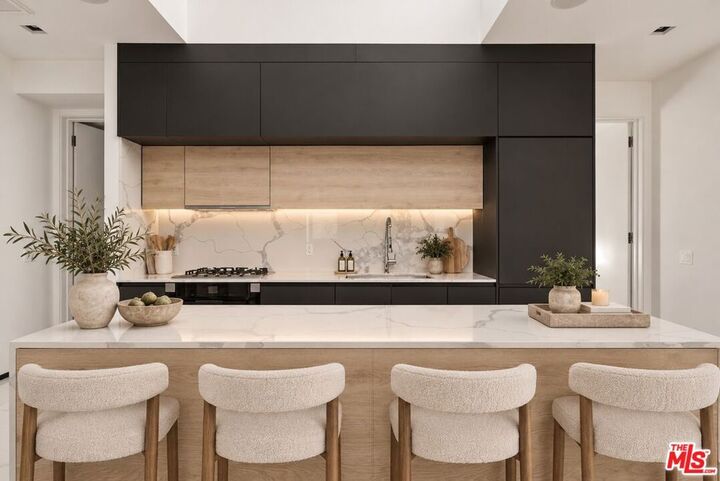Property Photo:  1253 N Sweetzer Avenue 6  CA 90069 