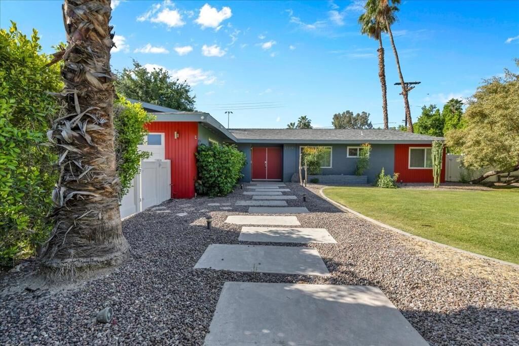 Property Photo:  2109 E Paseo Gracia  CA 92262 