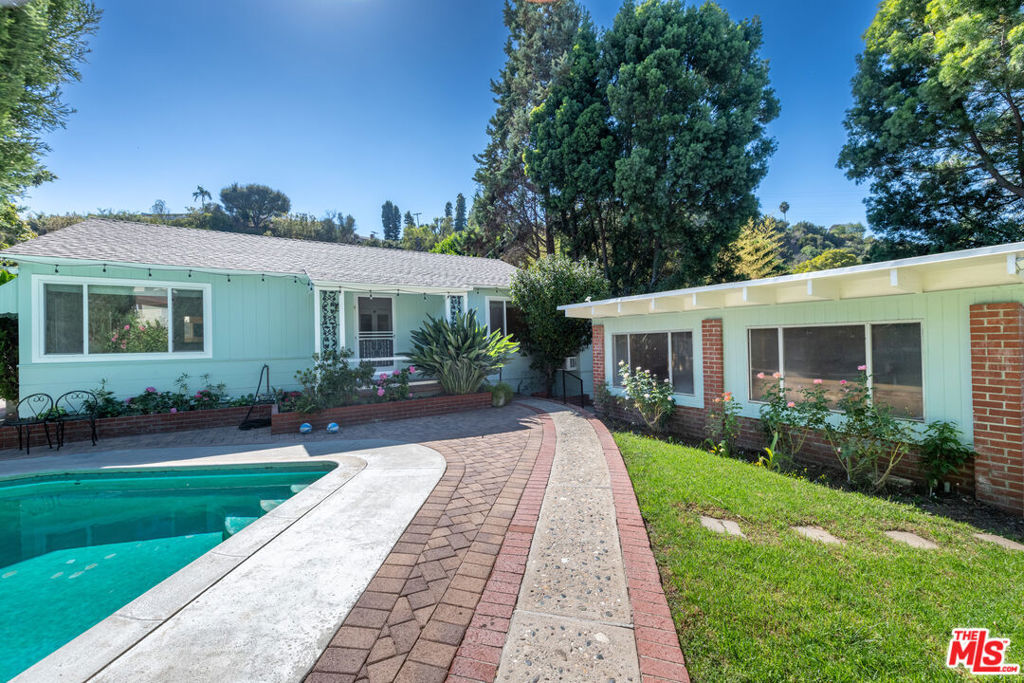 Property Photo:  10948 Fruitland Drive  CA 91604 