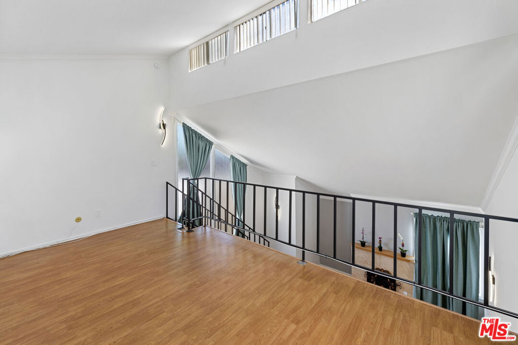Property Photo:  5325 Newcastle Avenue 312  CA 91316 