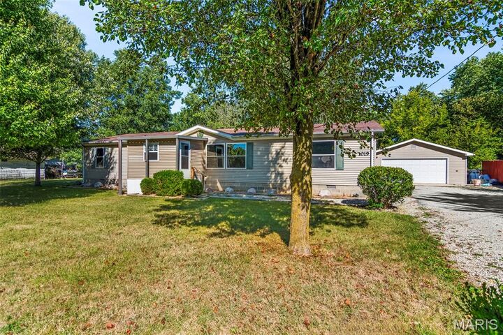 Property Photo:  1019 E Seneca Street  IL 62056 