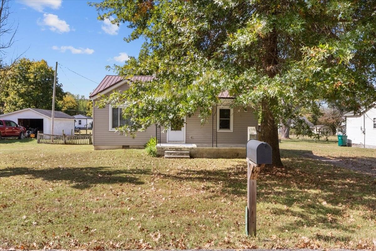 Property Photo: 106 Park Cir TN 37185