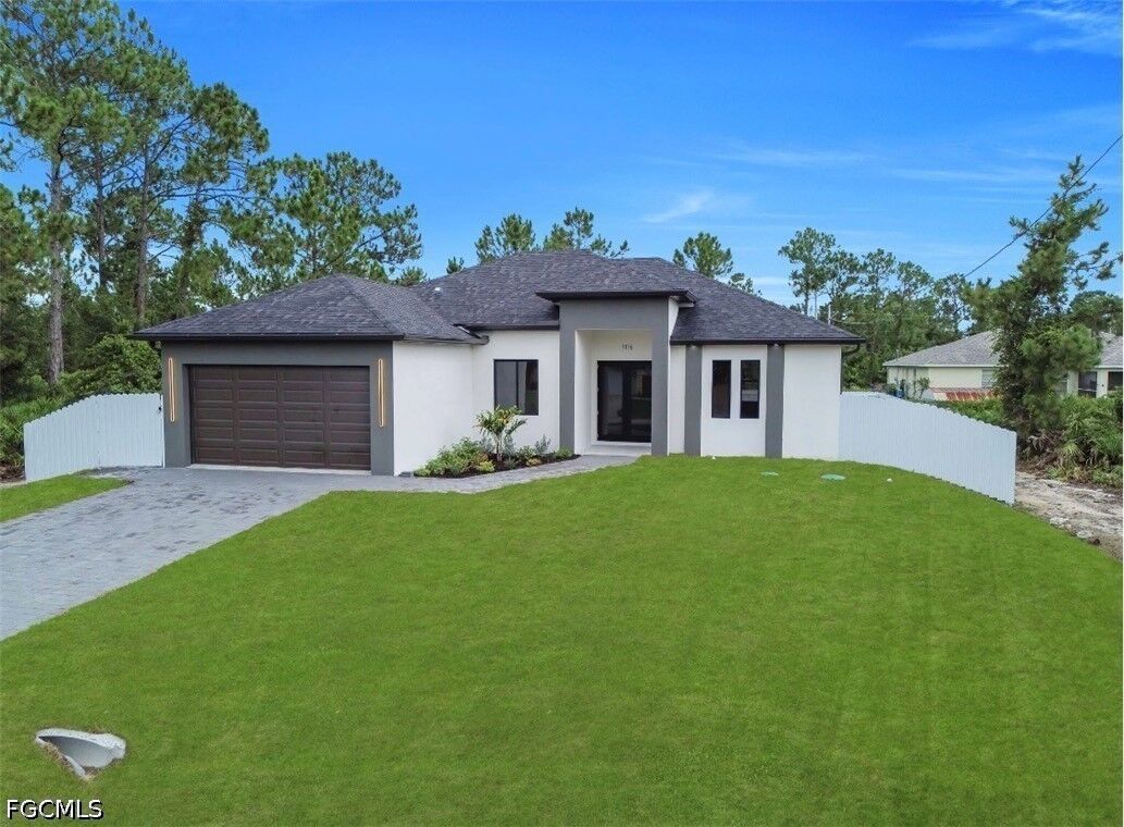 Property Photo:  1116 Cherry Street E  FL 33974 