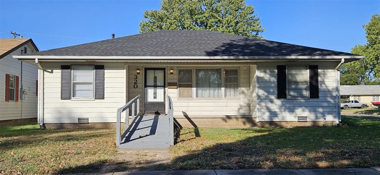 Property Photo:  320 N Lake  OK 74601 