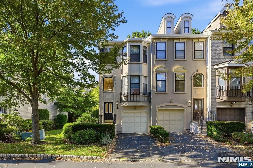 Property Photo:  448 Hartford Drive 4049  NJ 07110 