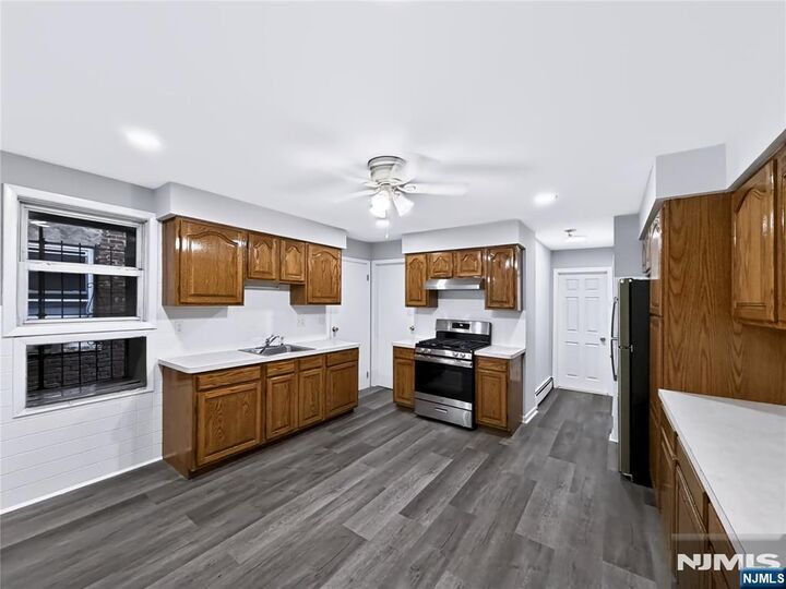 Property Photo:  155 Lafayette Street 2  NJ 07105 