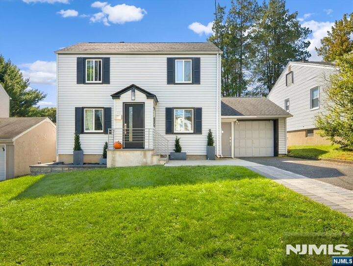 Property Photo:  12 Nutwold Avenue  NJ 07052 